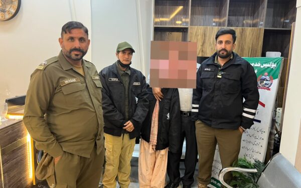 Tourism force reunites missing girl with parents in Murree Tourism force reunites missing girl with parents in Murree