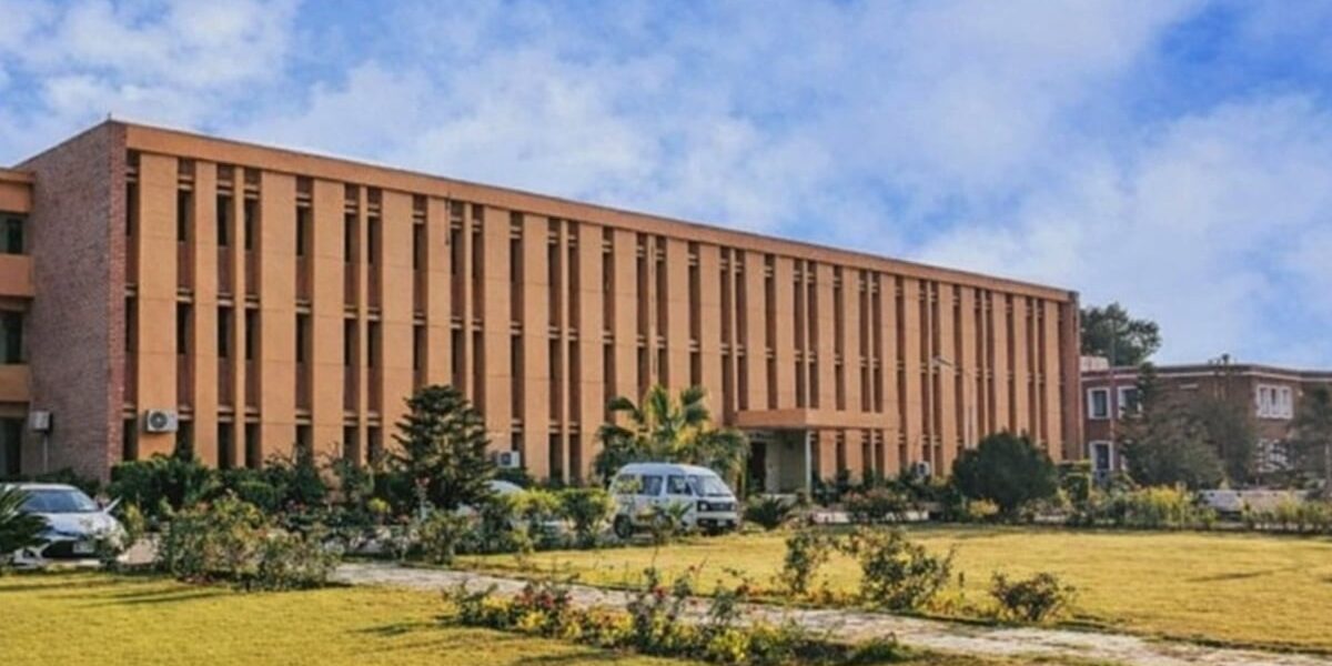 Sindh Considers Increasing University Teachers’ Retirement Age