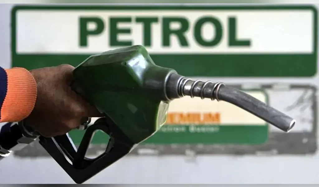 Government hikes diesel price, maintains petrol rates Government hikes diesel price, maintains petrol rates