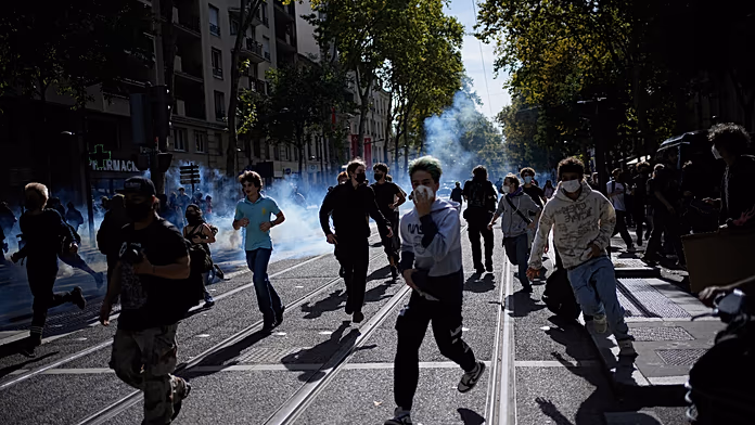 French students escalate protests over education funding