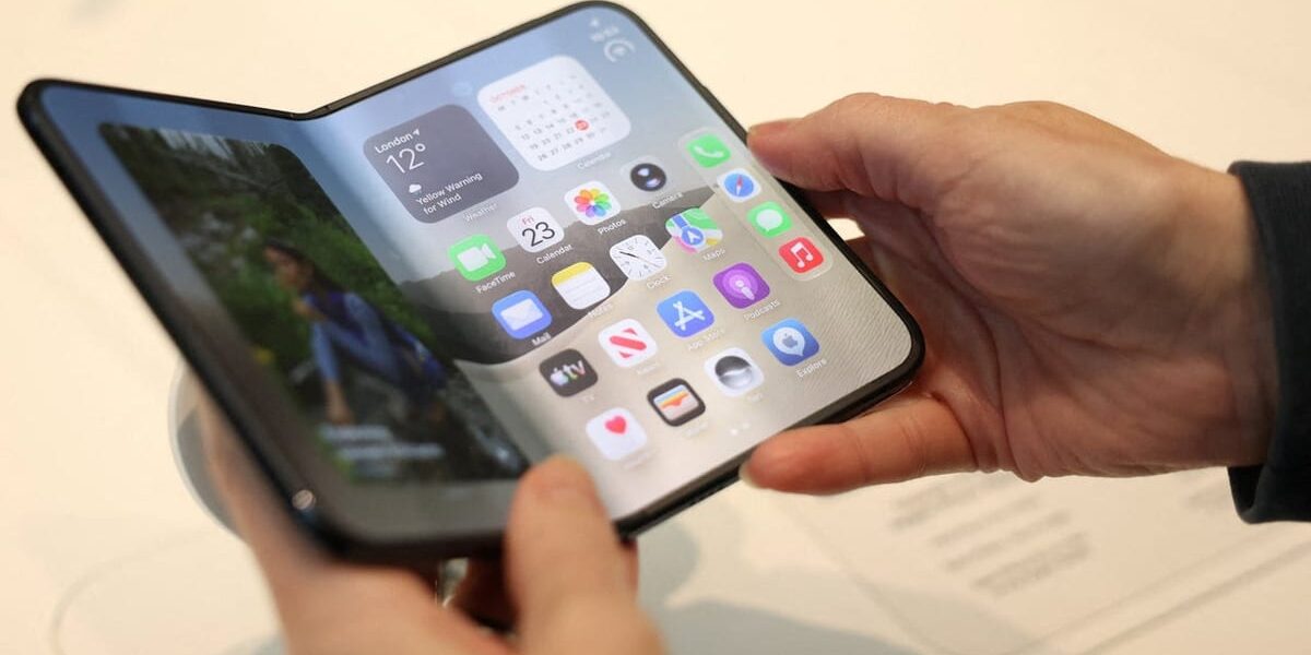 iPhone Duo Teardown Reveals Potential Cause of Screen Damage