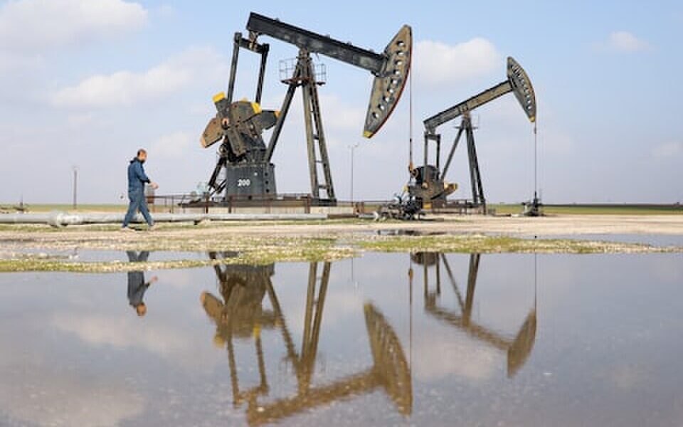 Oil prices ease as Middle East diplomacy hopes rise