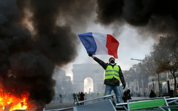 French borrowing costs reach 24-year peak amid budget failure and civil unrest