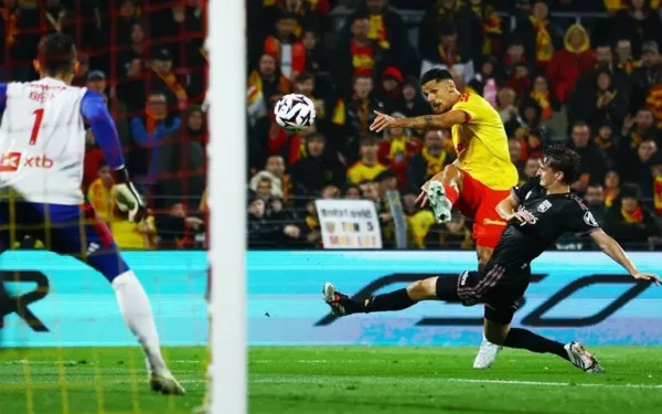 Lyon slip up as Lens claim first win under new coach Lyon slip up as Lens claim first win under new coach