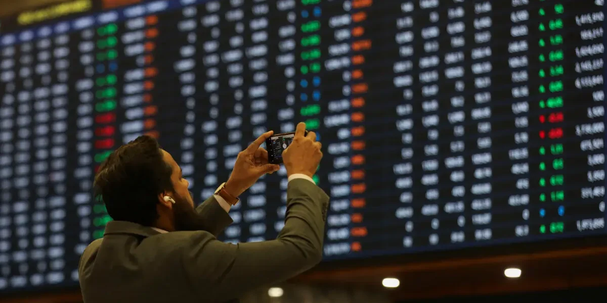 PSX Suffers as KSE-100 Dips Nearly 500 Points PSX Suffers as KSE-100 Dips Nearly 500 Points
