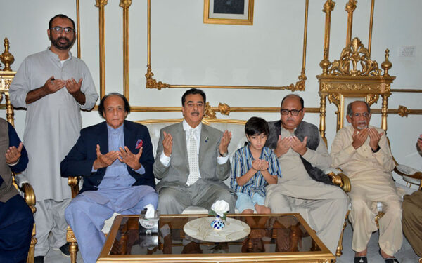 Senate Chairman Offers Fateha for Late Minister Senate Chairman Offers Fateha for Late Minister