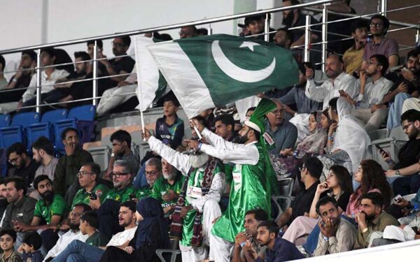 Fans Thrilled as Pakistan and Sri Lanka Battle in T20 Match