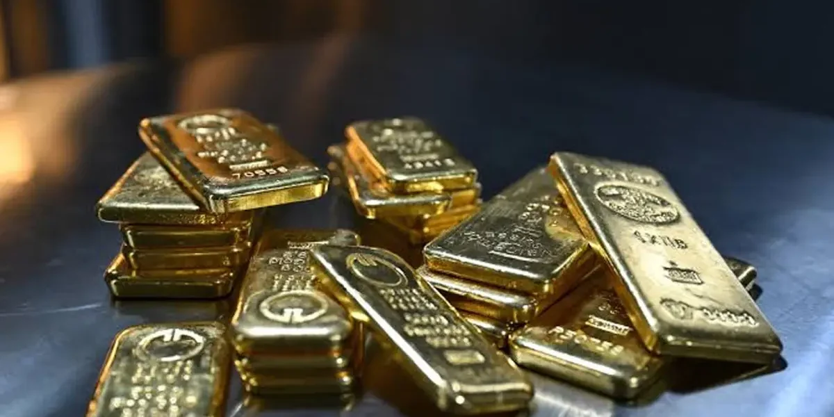 Gold prices fall by Rs1,300 per tola in Pakistan