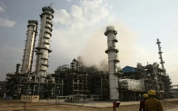 Asian refiners purchase November Saudi crude in spot market Asian refiners purchase November Saudi crude in spot market