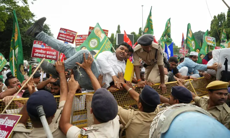 India Detains ‘Cockroach’ Movement Members Ahead of Delhi Protest