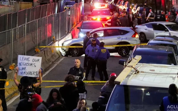 ICE agent shoots man in New York City ICE agent shoots man in New York City