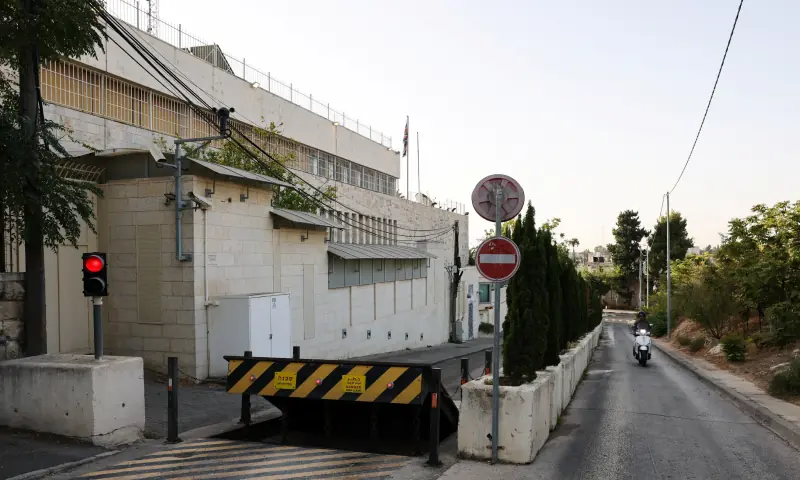 Israel Curtails British Diplomatic Presence in Jerusalem Israel Curtails British Diplomatic Presence in Jerusalem